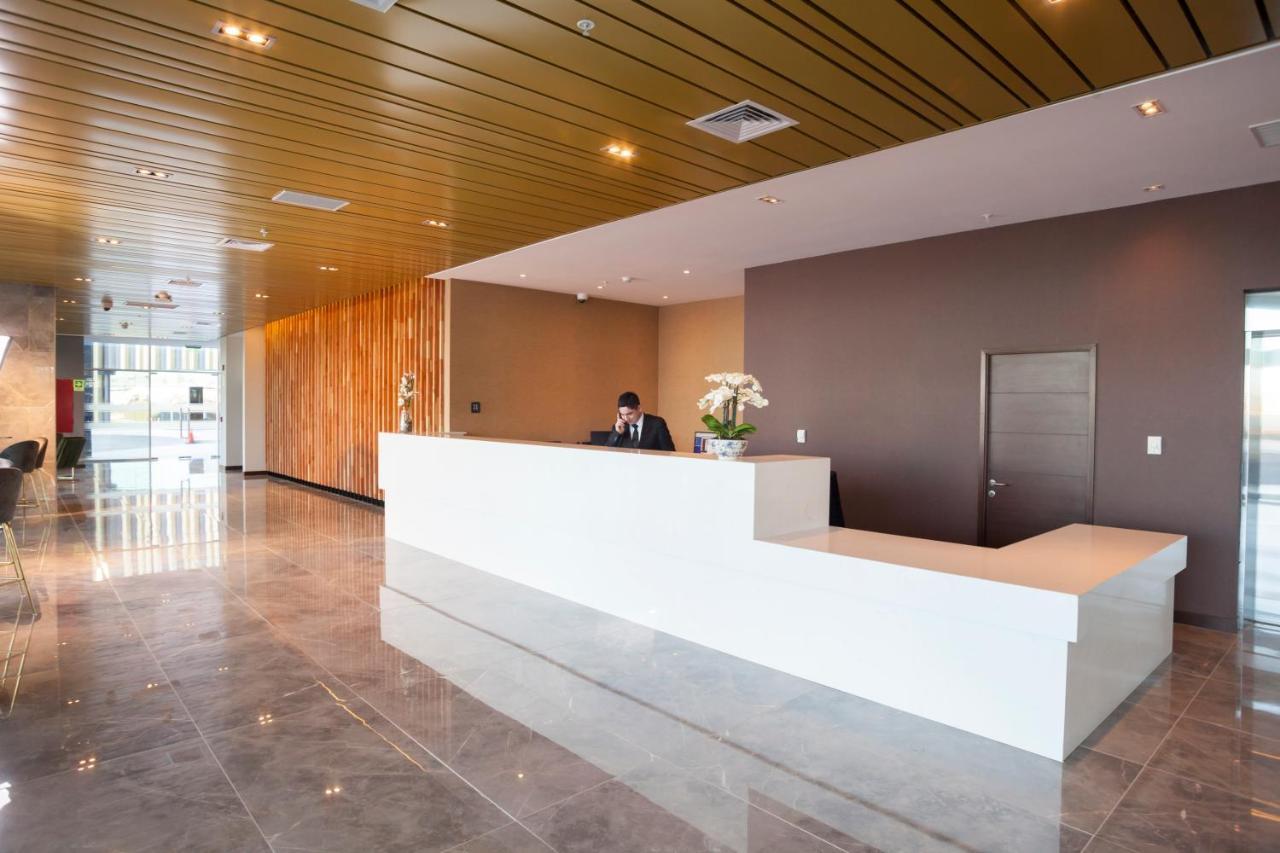 Mds Hotel Chillán Exterior foto Reception desk at the airport